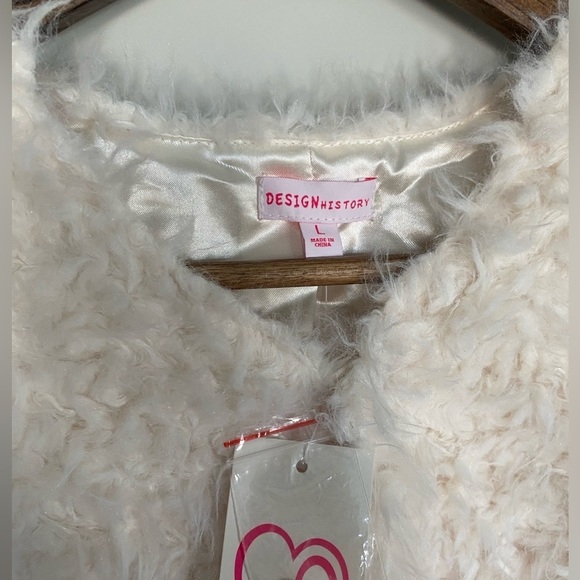 Design History - Faux Fur Vest - Picture 5 of 8